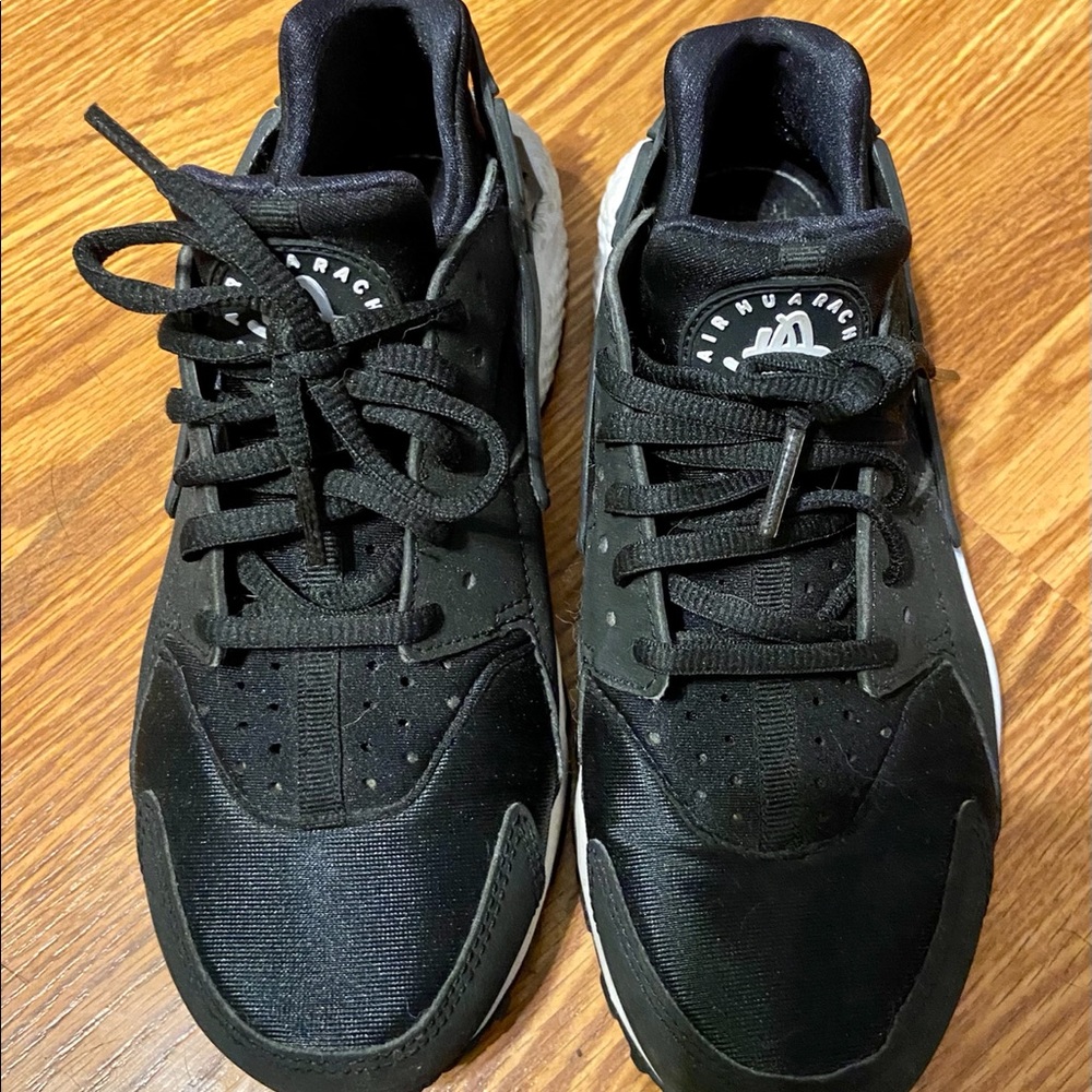 Nike Air Huarache women’s size 7.5